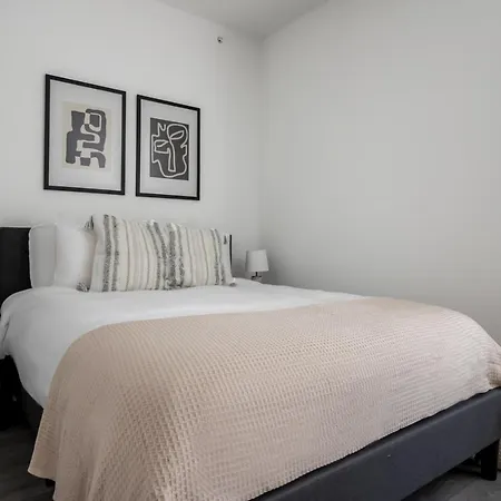 West Loop W Wd Gym Lounge Nr L Chi-773 * Chicago