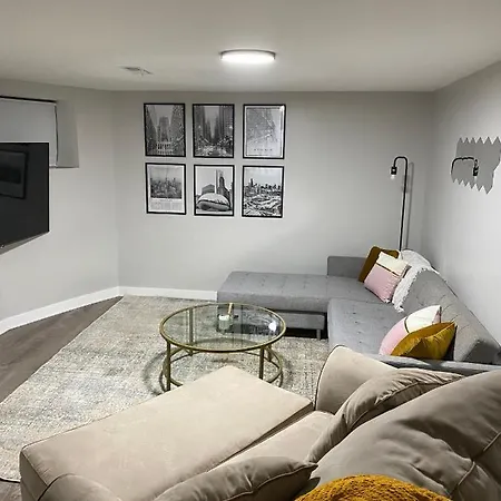 Stylish Urban Retreat 3 Bedroom Newly Remodeled *