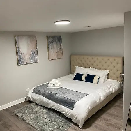 Stylish Urban Retreat 3 Bedroom Newly Remodeled Apartment Chicago