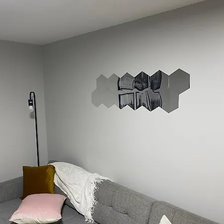 Stylish Urban Retreat 3 Bedroom Newly Remodeled