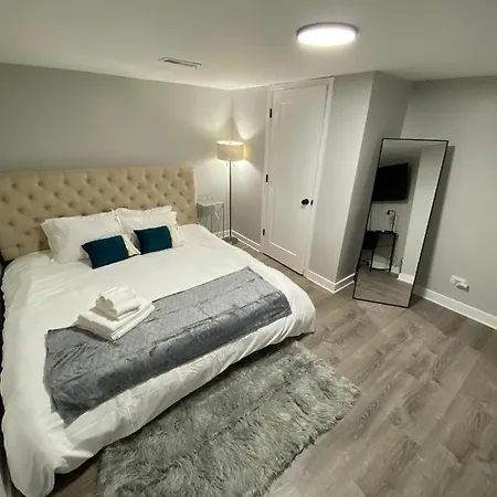 Apartment Stylish Urban Retreat 3 Bedroom Newly Remodeled *