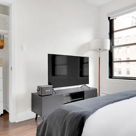 Apartment Gold Coast W Gym Roof Nr Mag Mile Chi-619 *