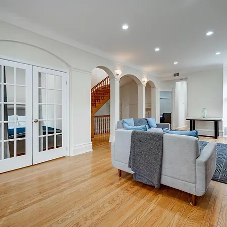 Free Parking And For All! Amazing 6 Bedroom In The Center Of It All! Apts *