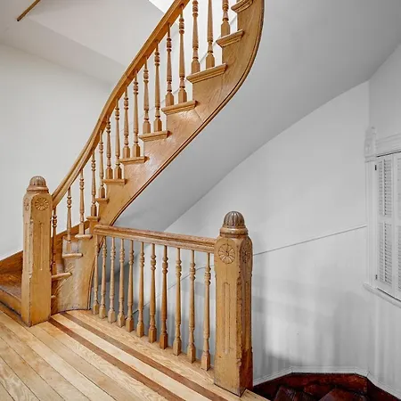 Apartment Free Parking And For All! Amazing 6 Bedroom In The Center Of It All! Apts *