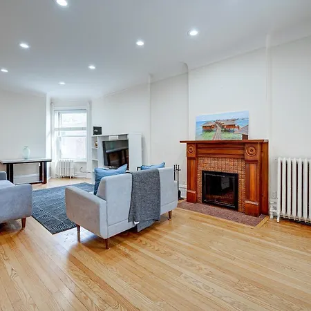 Apartment Free Parking And For All! Amazing 6 Bedroom In The Center Of It All! Apts