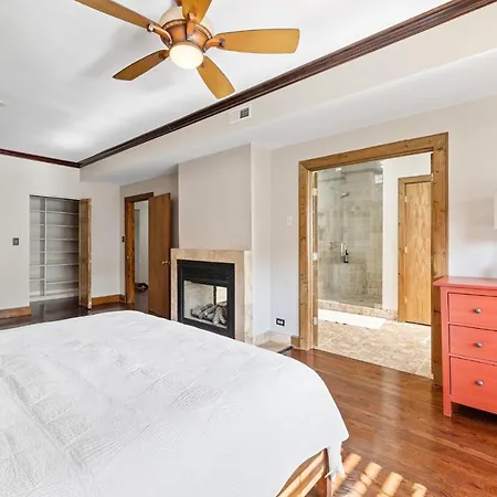 Lavish Near & Downtown #2 Apartment *