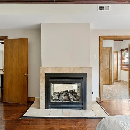 Lavish Near & Downtown #2 *