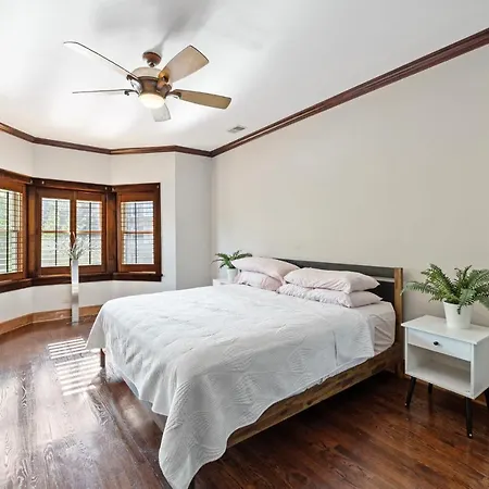 Lavish Near & Downtown #2 Apartment *