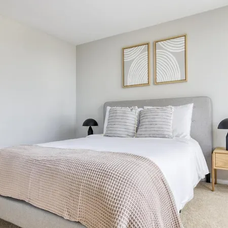 Lakeview Studio W Pool Gym Nr Lincoln Park Chi-713 *