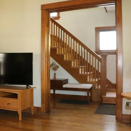 Holiday home Historic With Outdoor Hot Tub Near Downtown In Public Transportation Hub Chicago