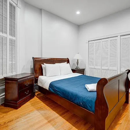Apartment Free Parking And For All! Amazing 6 Bedroom In The Center Of It All! Apts