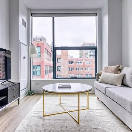 W Loop W Gym Pool In Heart Of Greektown Chi-532
