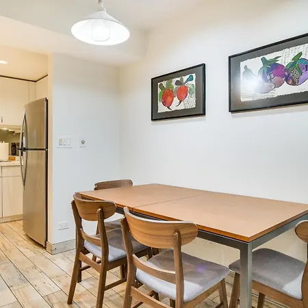 Lincoln Park Walk To Beach, Shops And Dining! *