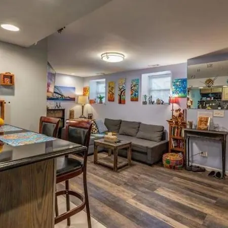 Lovely Near U-chicago Apartment Chicago