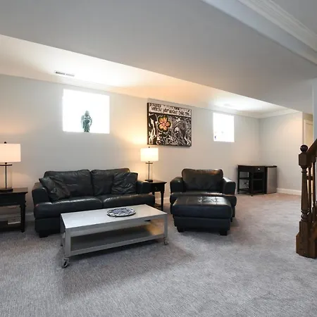 Cozy Garden Unit Located In North Center Apartment