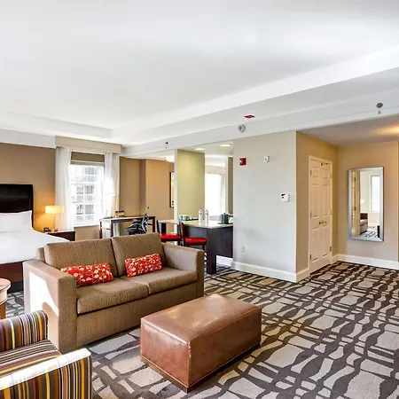 Hilton Garden Downtown/magnificent Mile 3*