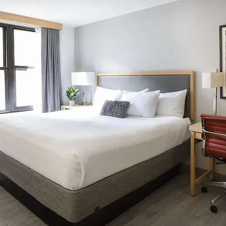 Saint Clair - Magnificent Mile Hotel