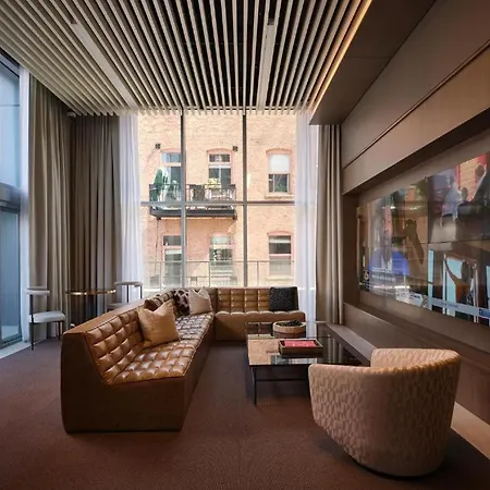 Hotel Level River North Chicago
