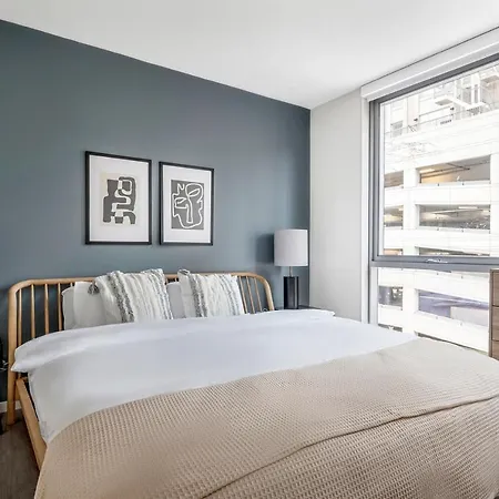 River North 1br W Gym Lounge Roof Nr L Chi-838 Apartment