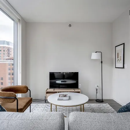 River North 1br W Gym Lounge Roof Nr L Chi-838 Apartment