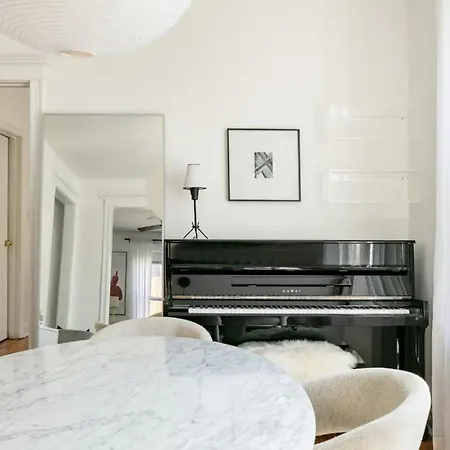 A Gem On Crystal Street Apartment
