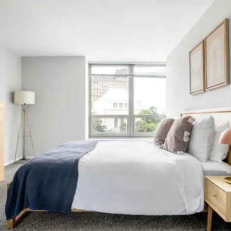 Lakeview 1br W Deck Pool Gym Nr Lincoln Park Chi-715 *