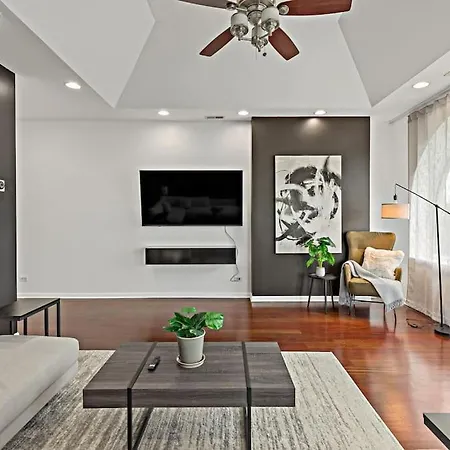 The Penthouse, Lux Near Downtown, Uofc & Apartment *