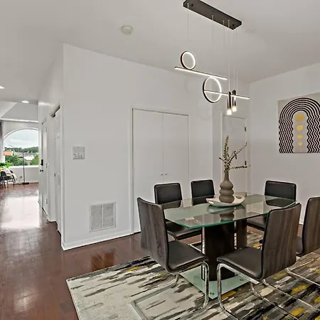 The Penthouse, Lux Near Downtown, Uofc & Apartment *