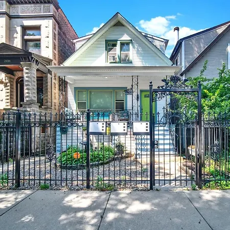 Logan Square Coach House Guest house 4*