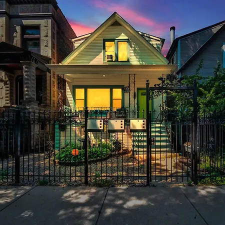 Logan Square Coach House Guest house 4*