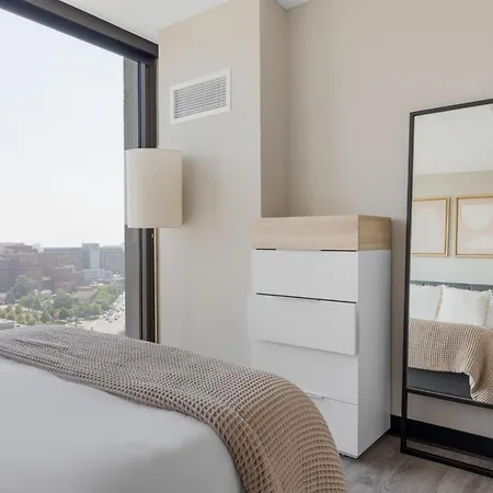 Medical District 3br W Gym Nr Hospitals Parks Chi-957 Apartment