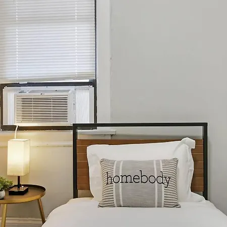 Enchanting 2-bedroom In - Clark 4 Apartment