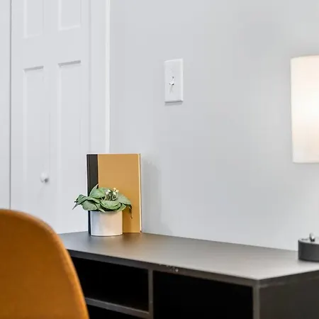 Charming 1-Bedroom Apt With A Homey Feel - Brompton 58-60 Rep * Chicago