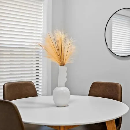 Stylish And Functional Studio Apartment - Brompton 61-66 Rep Apartment