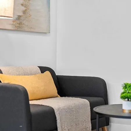 Stylish And Functional Studio Apartment - Brompton 61-66 Rep *
