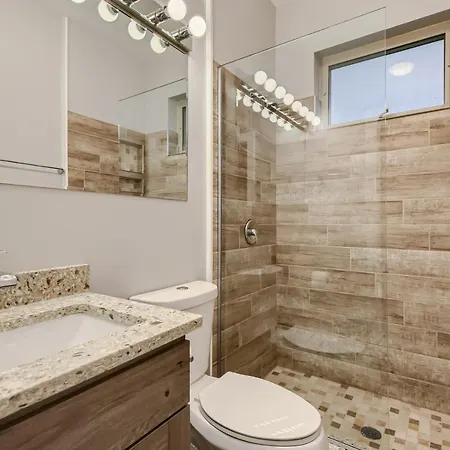 University Of - 1 Bed / 2 Bath W/parking Space Chicago