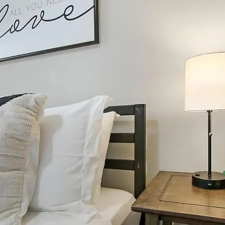 Warm & Inviting 2br - Fullerton 1b