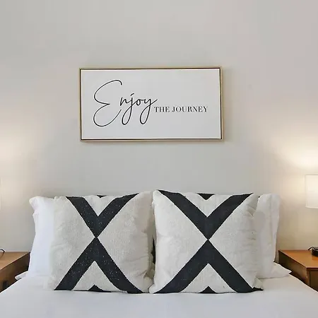Apartment Warm & Inviting 2br - Fullerton 1b Chicago