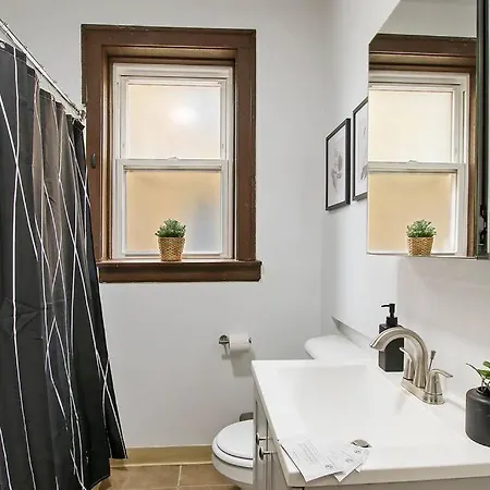 Warm & Inviting 2br - Fullerton 1b * Chicago
