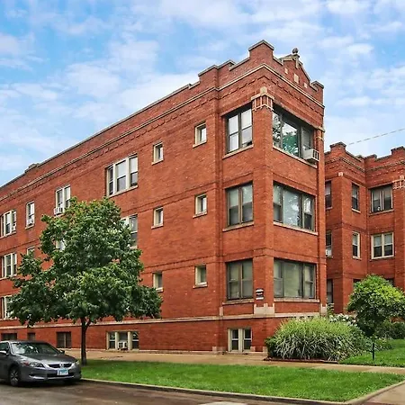 Chic & Fully Furnished 2br - Roscoe 1 *