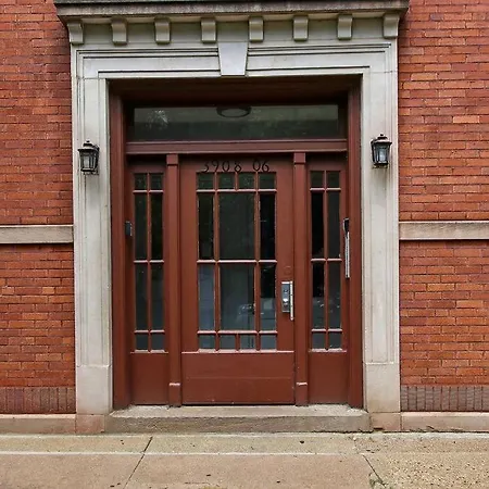 Apartment Chic & Fully Furnished 2br - Roscoe 1 *