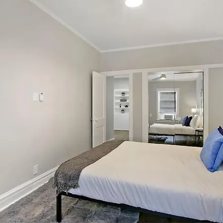 Chic & Fully Furnished 2br - Roscoe 1 Apartment *