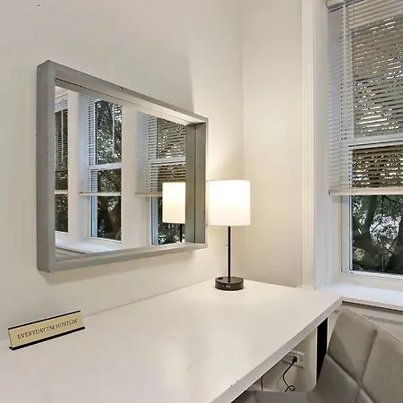 Modern & Furnished 2br With In-unit Laundry - Sunnyside 2e Chicago