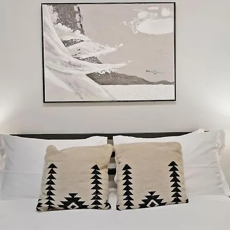 Apartment Modern & Furnished 2br With In-unit Laundry - Sunnyside 2e Chicago
