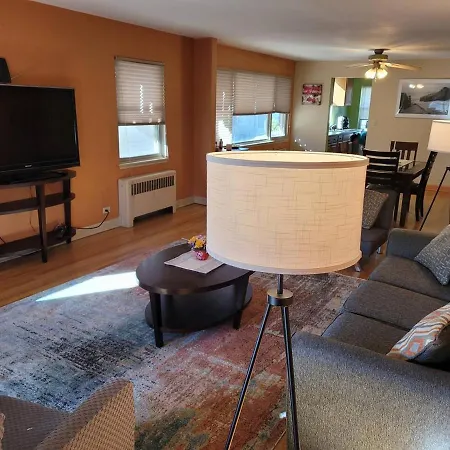 Great Getaway 2 Bedrooms Sleeps 1 To 4 Apartment Chicago