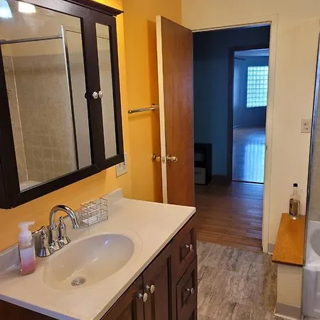 Great Getaway 2 Bedrooms Sleeps 1 To 4