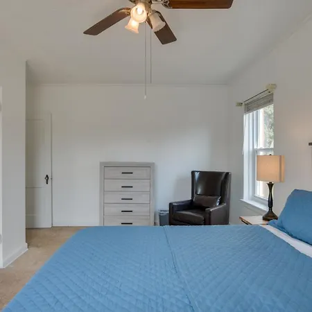 Chic Getaway W/ Fireplace! Apartment *