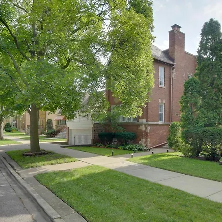 Chic Getaway W/ Fireplace! Chicago