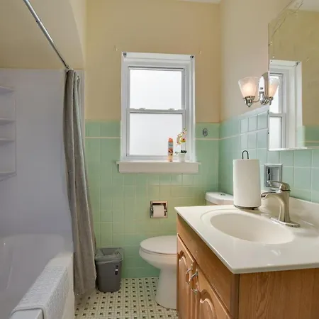 Apartment Chic Getaway W/ Fireplace! Chicago