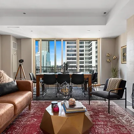 The Bernardin Gold Coast Luxury Near Magnificent Mile